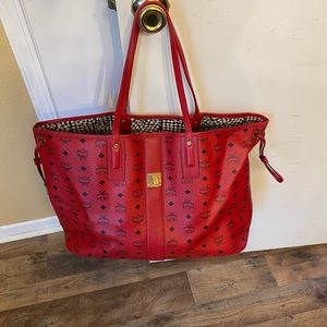 MCM Reversible Liz Shopper Viseto Large Ruby Red